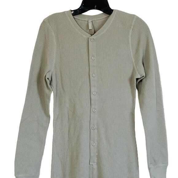 SKIMS Talc Waffle Knit Henley Front Thermal Onesie Sz L NWT - Picture 3 of 16